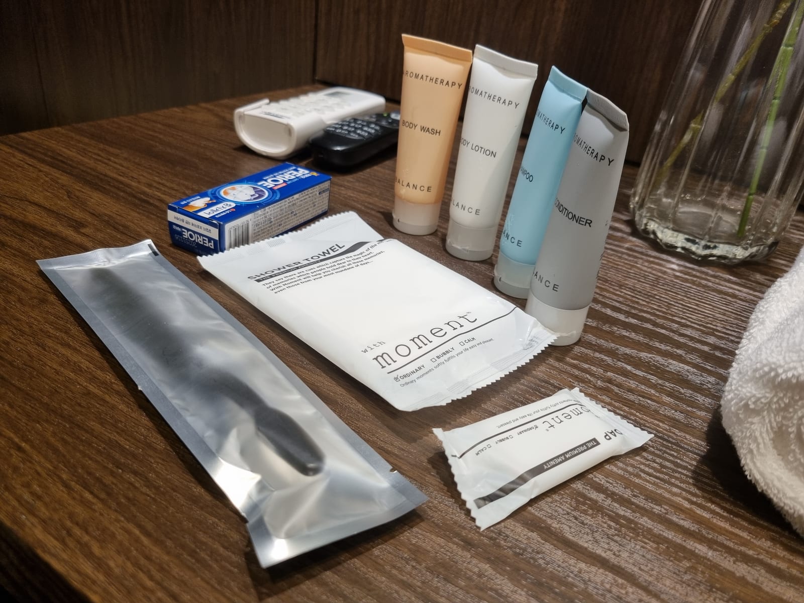 해운누리한의원 입원실에 제공되는 세면도구와 샤워타월 세트